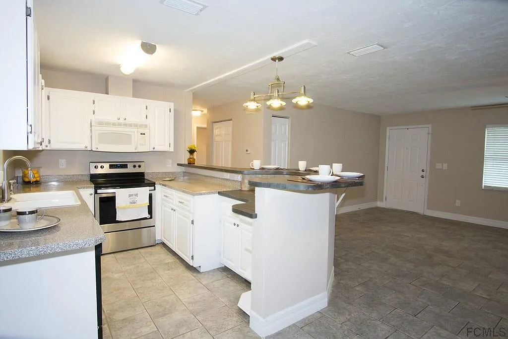 3 bed, 988 sqft, $1,775 — Photo 3