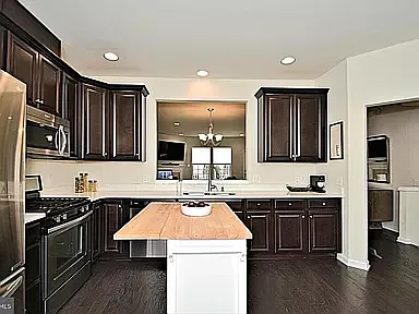 1818 Pinnacle Dr — Photo 3