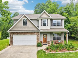 22 Streamside Dr, Hendersonville, NC 28791