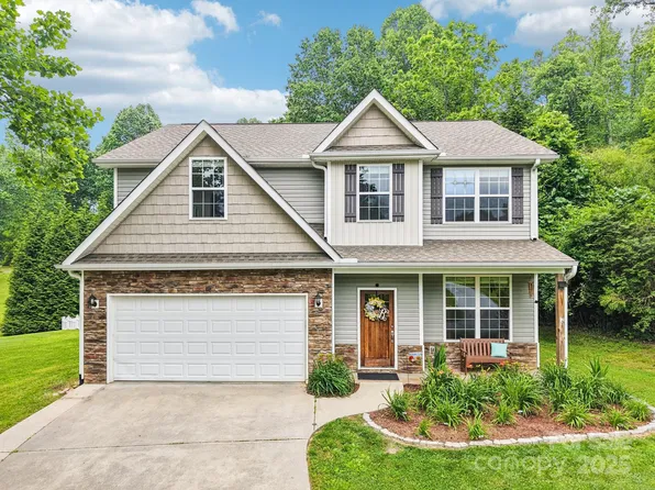 22 Streamside Dr, Hendersonville, NC 28791