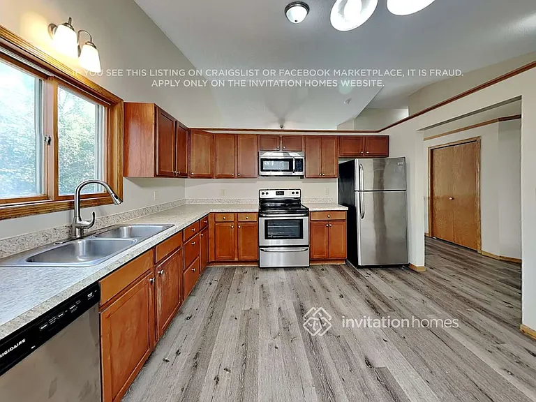 2337 Windsor Ln — Photo 9