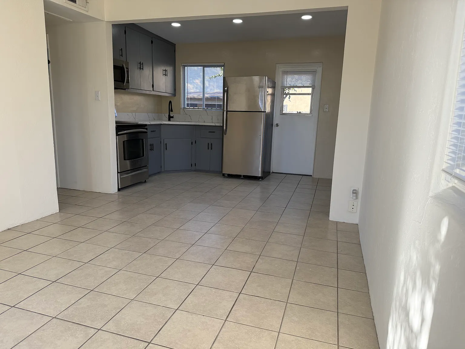 554 Richfield Ave — Photo 3