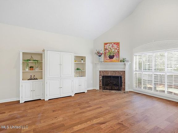 2nd image of 715 Esplanade Dr