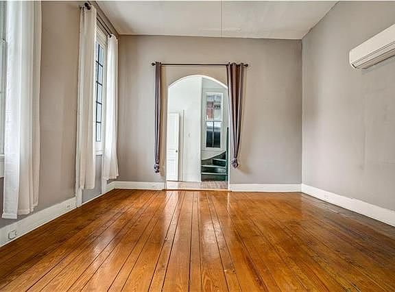 4th image of 1469 Magazine St APT B