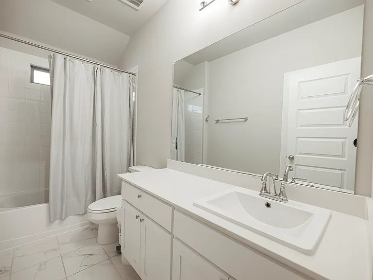 318 Waters Ridge Dr — Photo 17