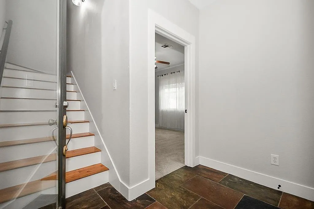 3 bed, 3.0 bath, 1936 sqft, $3,000 — Photo 4