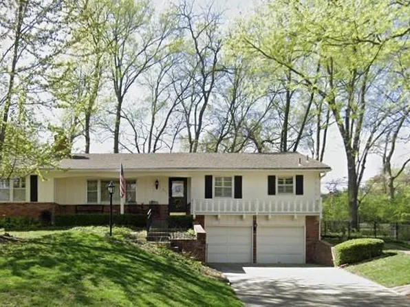 211 W 104th Ter, Kansas City, MO 64114