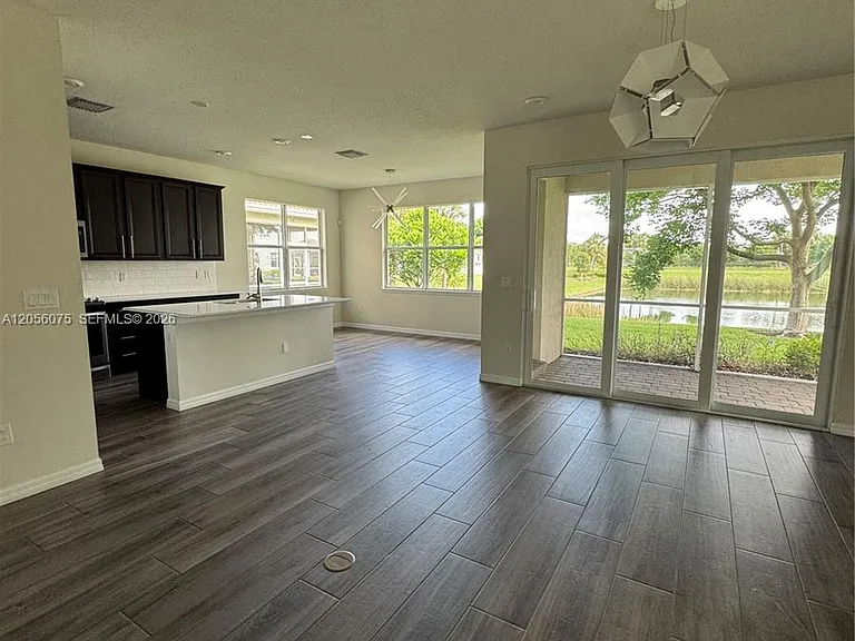 4729 Greenway Dr — Photo 3