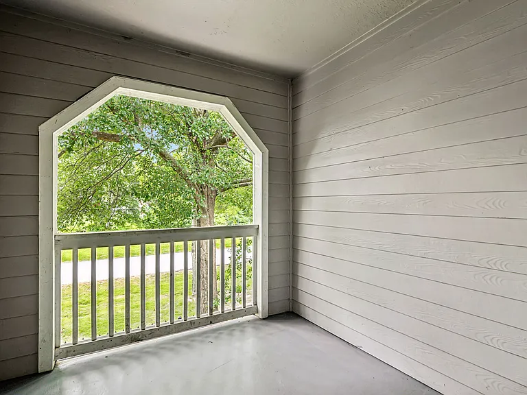 Chelsea Apartments — Photo 18