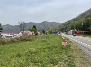 966 Midland Trl, Smithers, WV 25186