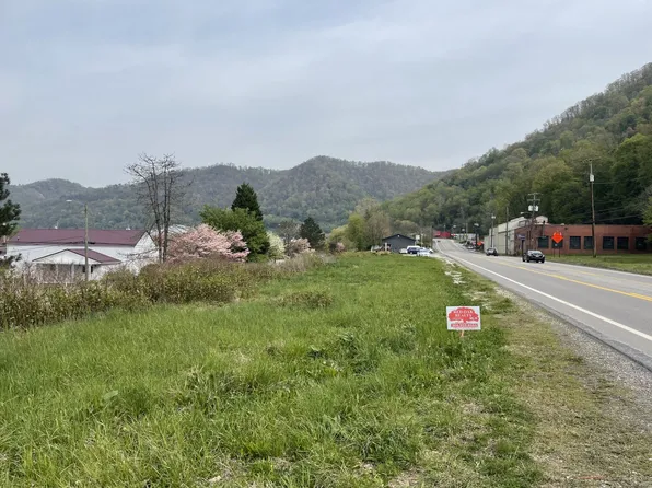 966 Midland Trl, Smithers, WV 25186