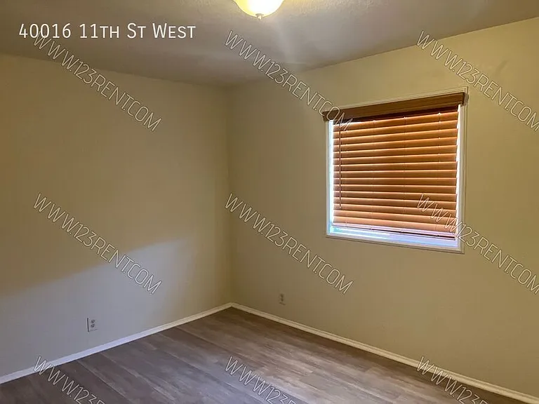40016 11th St W — Photo 16
