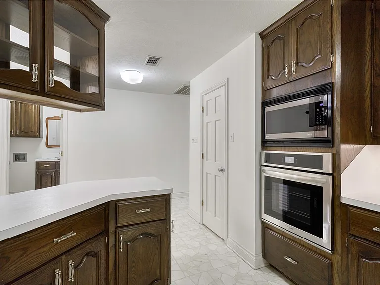 1402 Riverstone Ct — Photo 14