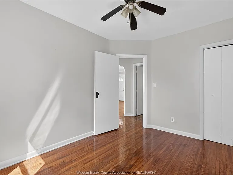 693 S Pacific Ave — Photo 15