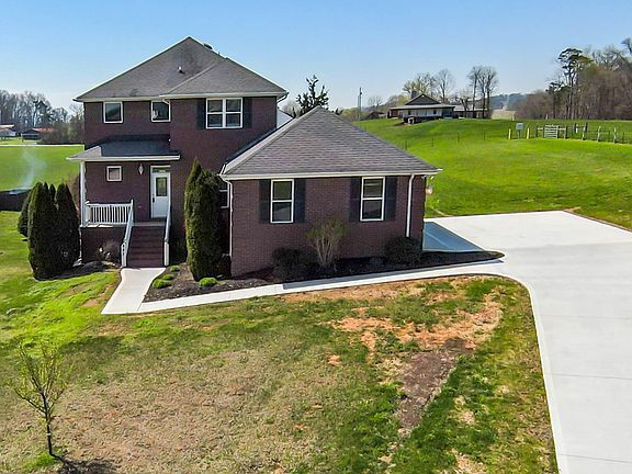 3rd image of 427 Montana Ct