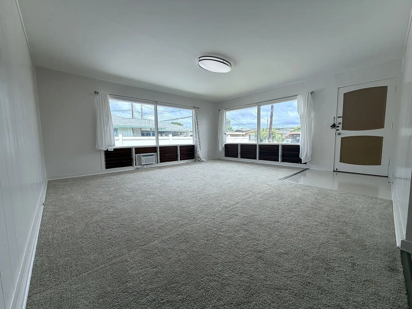 Pearl City - 3 bedroom, 2 bathroom, 2 car carport, Spacious Yard and Outdoor Patio — Photo 3