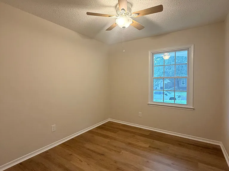 705 Lakecrest Ave — Photo 32