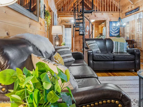 1440 Red Cedar Ln, Sevierville, TN 37876