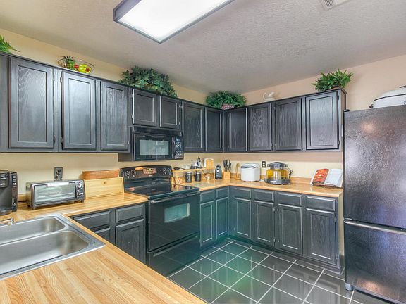 3rd image of 8909 W Vogel Ave