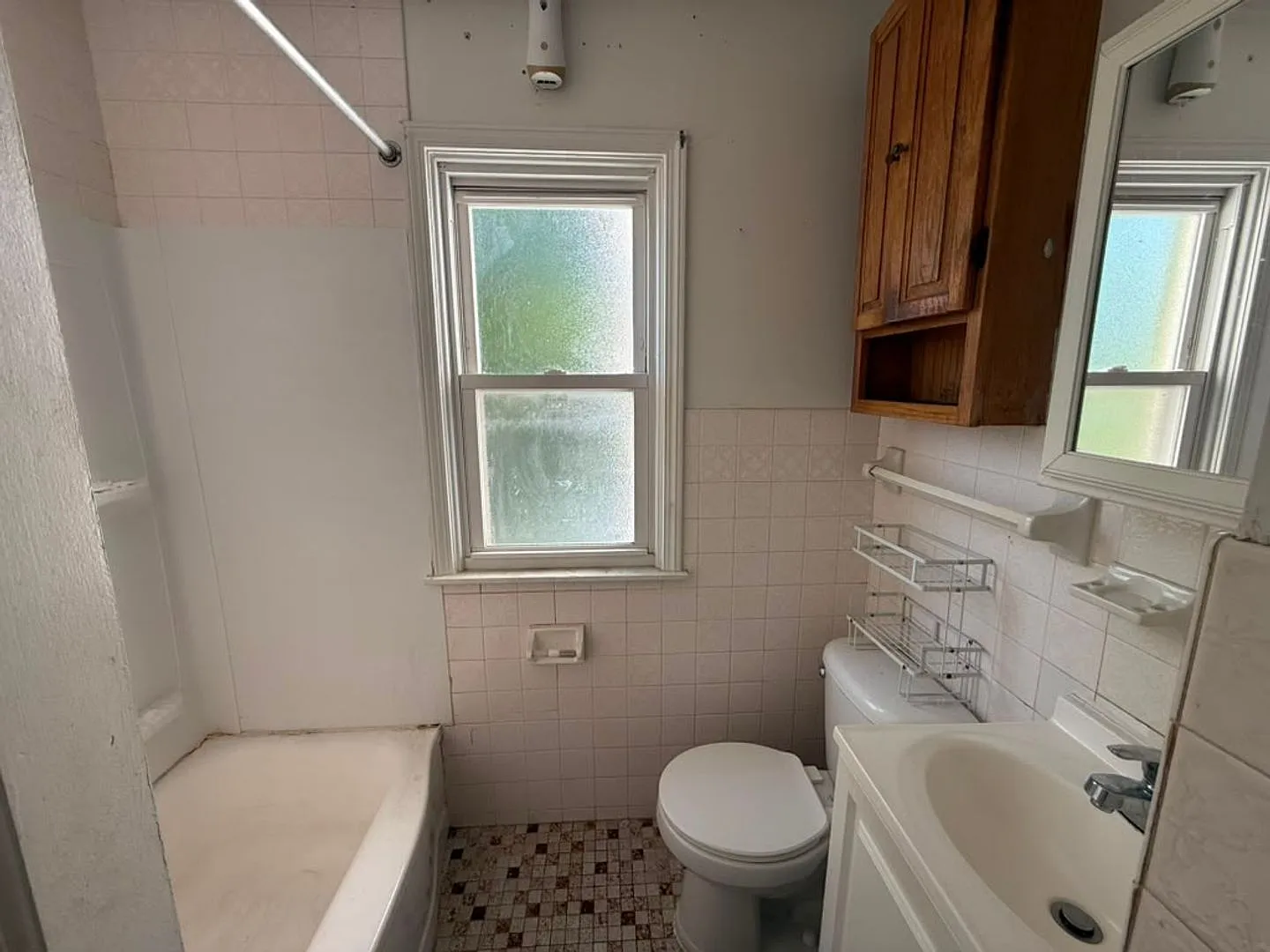 3-Bed, 1 Bath Beautiful Single- Family Home In Maple Heights! — Photo 2