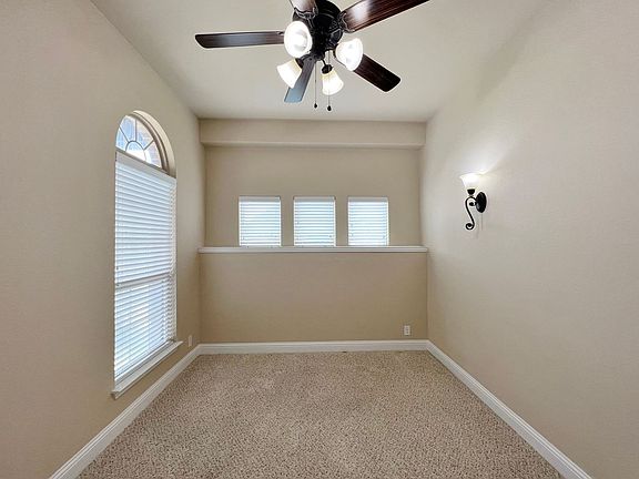 3rd image of 1922 Lindentree Dr