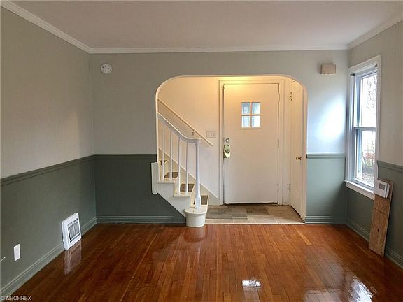 2nd image of 1737 Hollywood St NE