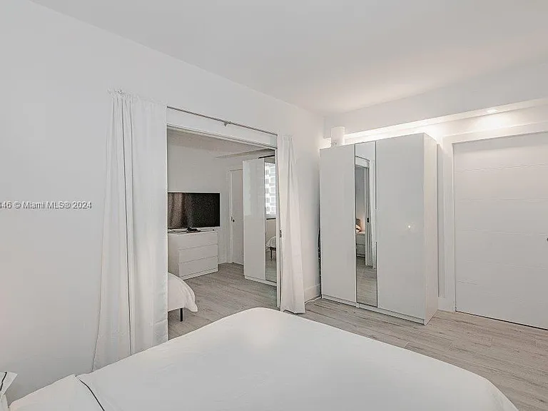 2301 Collins Ave #1115 — Photo 8