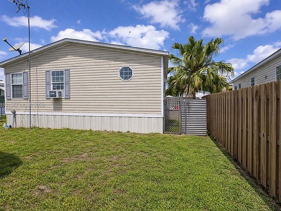 5th image of 11846 Watergate Cir