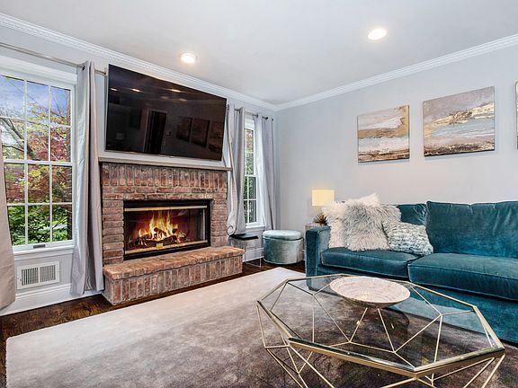 Living Room with fireplace