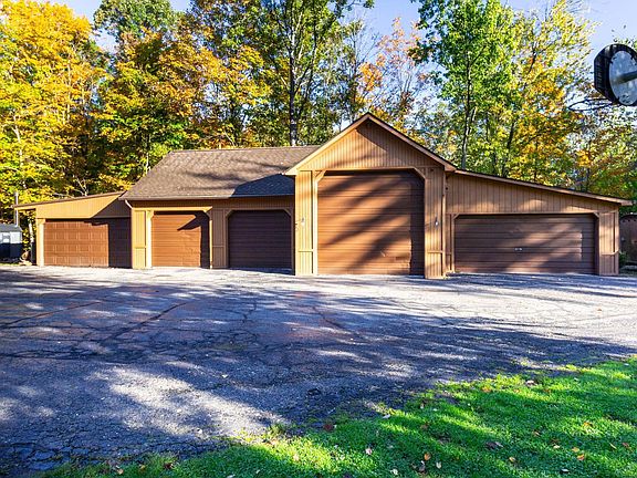 4th image of 3940 Wadhams Rd