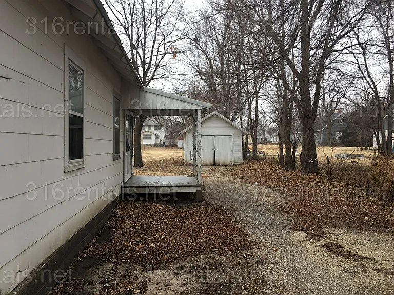 1014 E 6th St — Photo 6