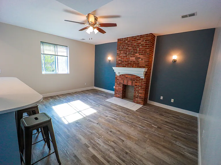 2102 Broadway Ave #1 — Photo 3