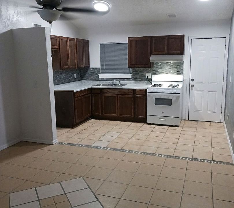 1st image of 2643 N Haskell Dr APT 3