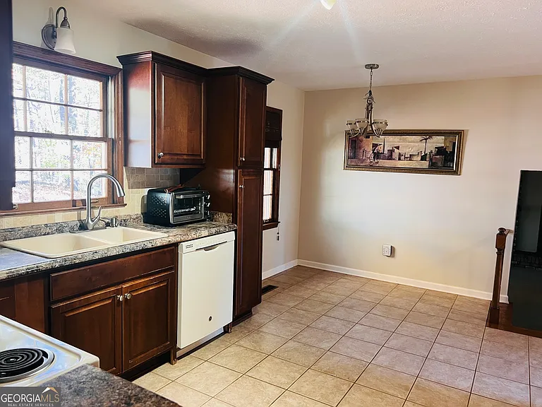 345 Caldwell Cir — Photo 7