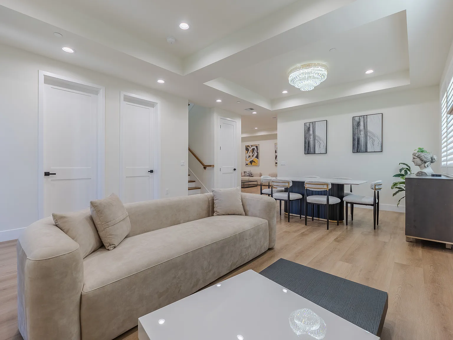 4 bed, 2325 sqft, $9,900 — Photo 1