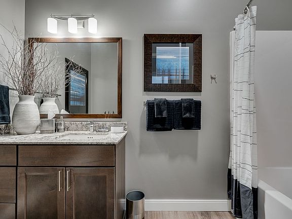 5th image of 5605 36th St W Unit 208