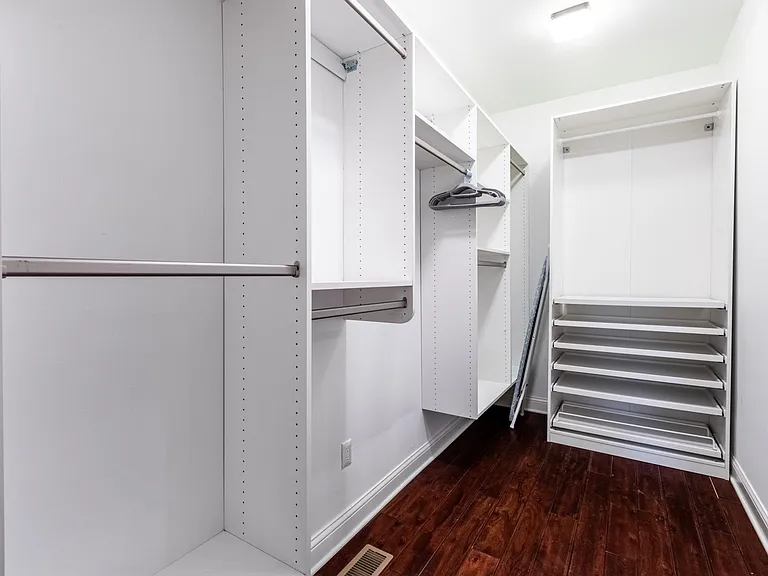 3352 Crooks Rd — Photo 23
