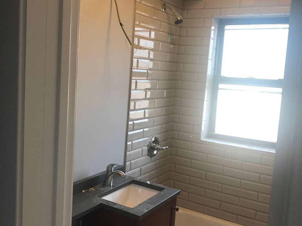 2nd image of 550 W Arlington Pl #View8