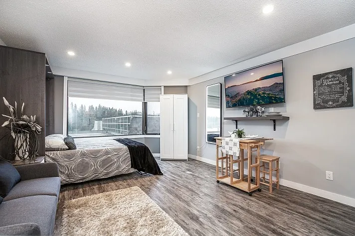 Bachelor Unit Available, All Utilities Included! — Photo 1