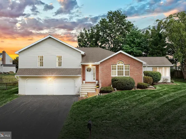 3082 Honey Run Dr, York, PA 17408