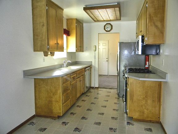 5th image of 7113 Fresno Ct