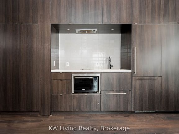 4th image of 155 Yorkville Ave #517