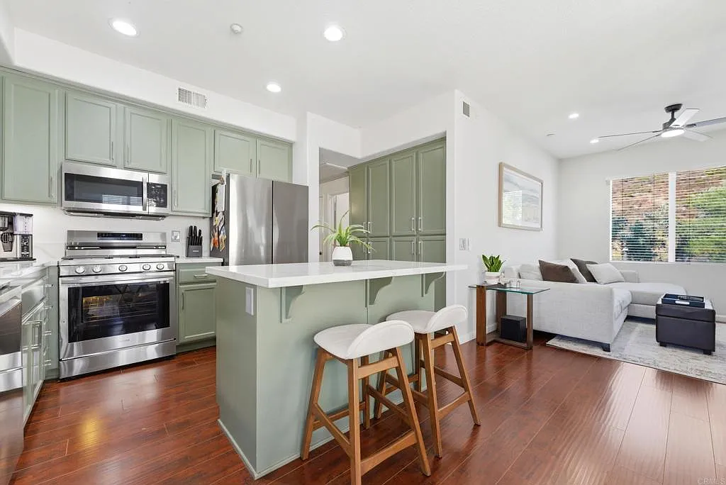 2 bed, 1371 sqft, $3,000 — Photo 1