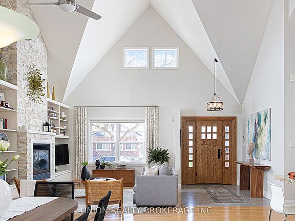 2nd image of 2 Hilo Rd