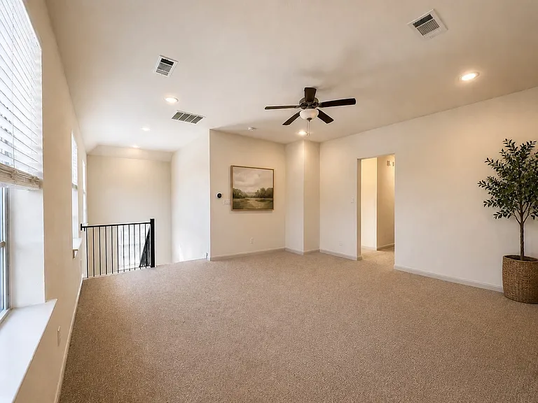 1066 Fullerton Dr — Photo 14