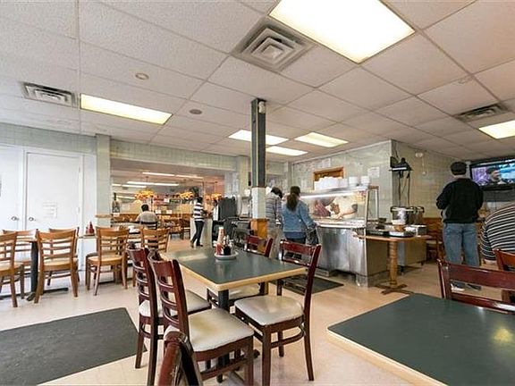 5th image of 653 Newark Ave