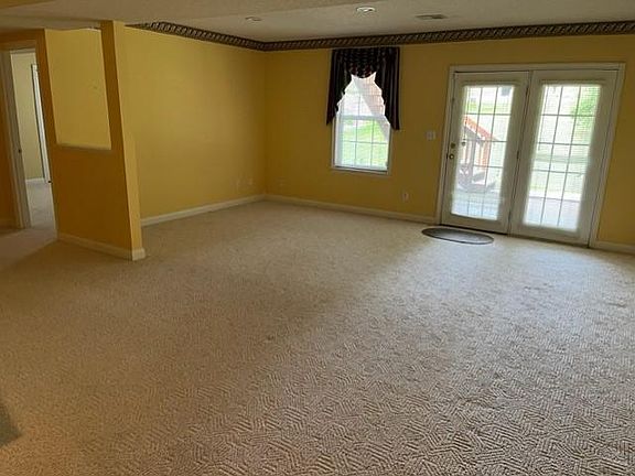 5th image of 105 Red Oak Ct