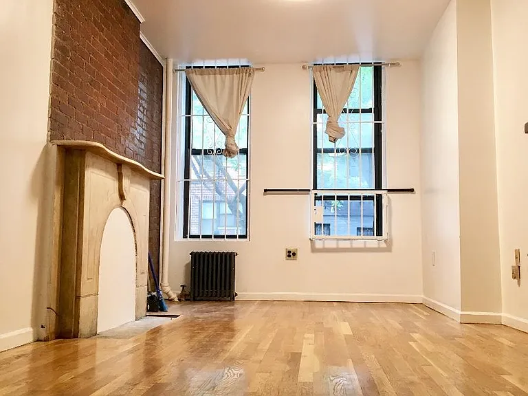 341 E 85th St #2 — Photo 3