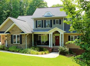 16 Hawthorn Pl, Norris, TN 37828