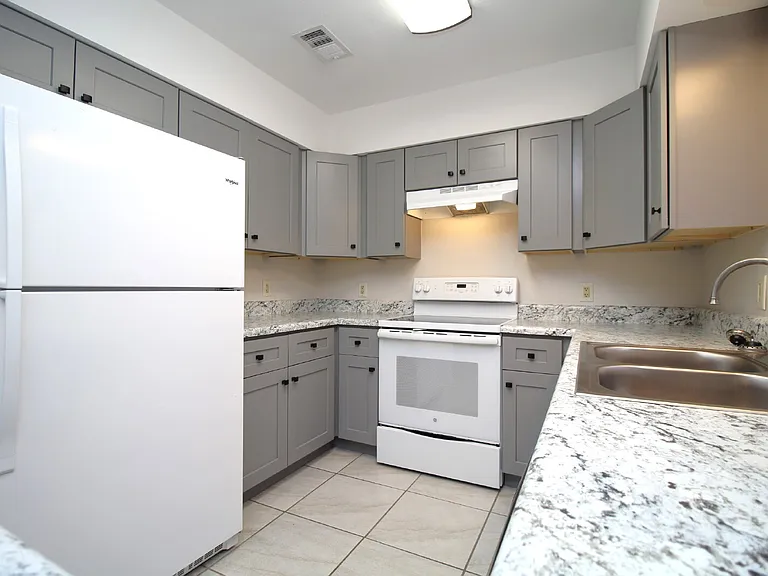 7225 Dogwood Terrace Dr #A — Photo 13